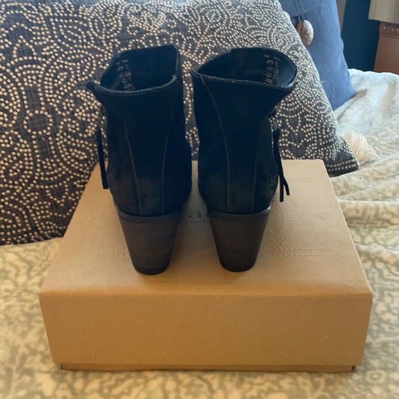 NWT Taos Dillie black suede boots Size 41 (U.S. 10 - 10.5) - Picture 4 of 12